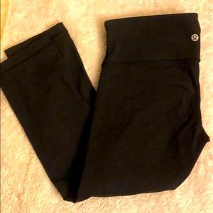Lululemon Wunder Under Crops size 6 -not high rise